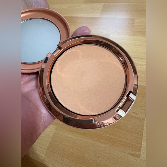 MAC Skinfinish Sunstruck Matte Bronzer in MATTE LIGHT GOLDEN Tried once. - Picture 12 of 15